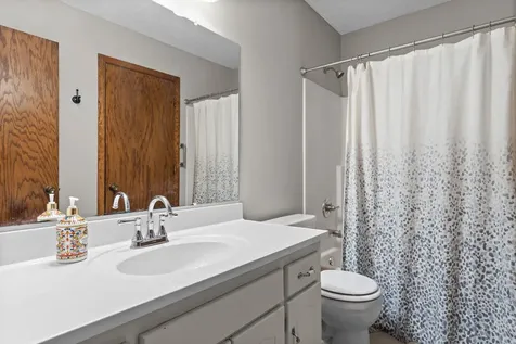 1264 Deercliff Lane Eagan MN 55123