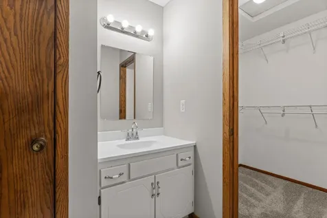 1264 Deercliff Lane Eagan MN 55123