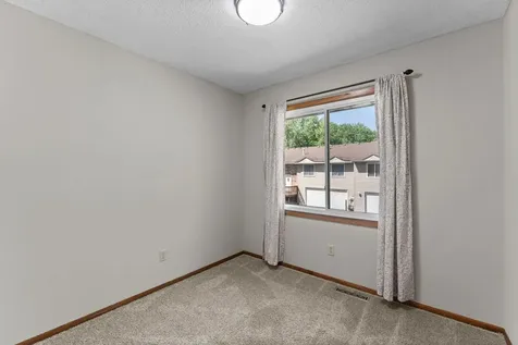 1264 Deercliff Lane Eagan MN 55123