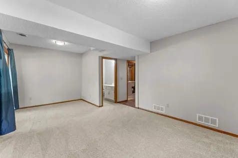 1264 Deercliff Lane Eagan MN 55123
