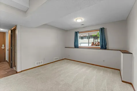 1264 Deercliff Lane Eagan MN 55123