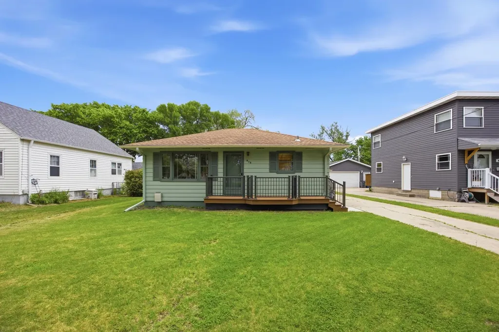 918 14th Street N Moorhead MN 56560