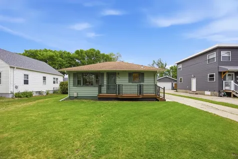918 14th Street N Moorhead MN 56560