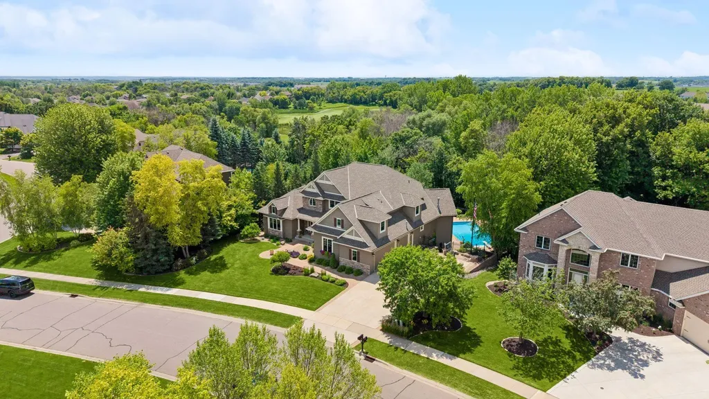2932 Fairway Drive Chaska MN 55318