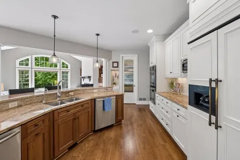 2932 Fairway Drive Chaska MN 55318