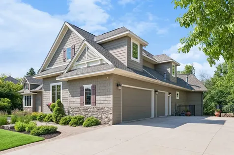 2932 Fairway Drive Chaska MN 55318