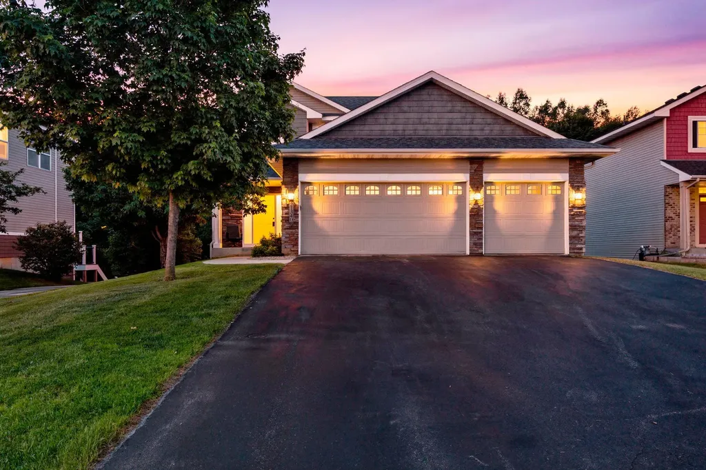 21340 Hytrail Circle Lakeville MN 55044