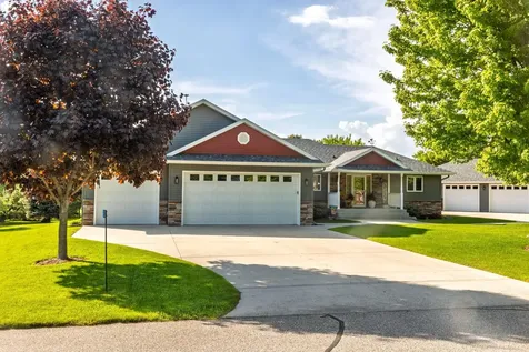 2111 Robins Nest SE Alexandria MN 56308