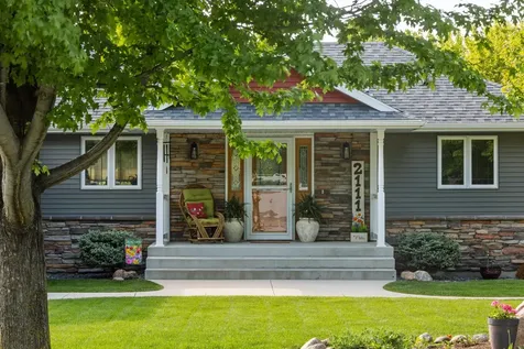 2111 Robins Nest SE Alexandria MN 56308