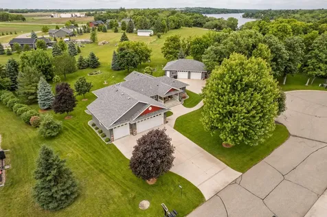 2111 Robins Nest SE Alexandria MN 56308