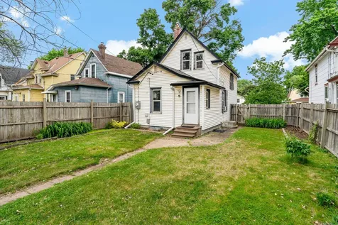996 Charles Avenue Saint Paul MN 55104