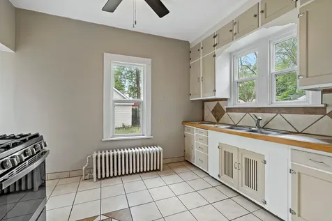 996 Charles Avenue Saint Paul MN 55104