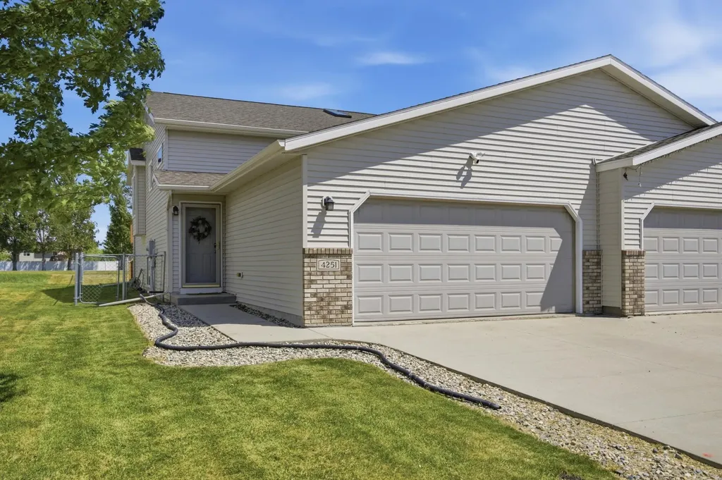 4251 39th Avenue S Fargo ND 58104