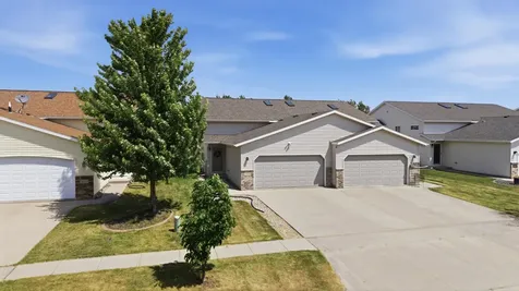 4251 39th Avenue S Fargo ND 58104