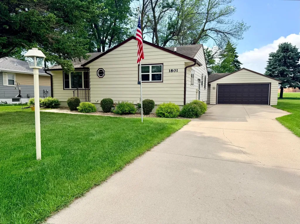 1801 S Shore Drive Worthington MN 56187