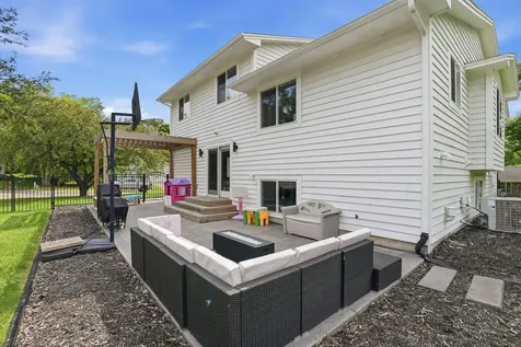 9120 Chesshire Lane N Maple Grove MN 55369