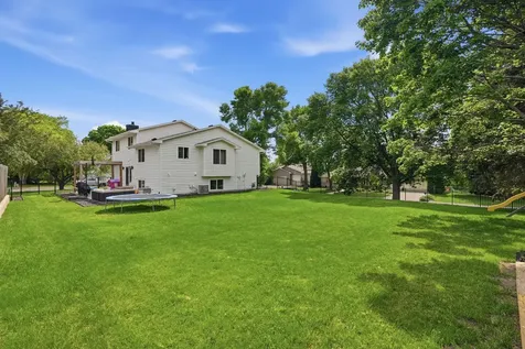 9120 Chesshire Lane N Maple Grove MN 55369