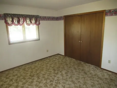 513 S Elizabeth Avenue Hills MN 56138