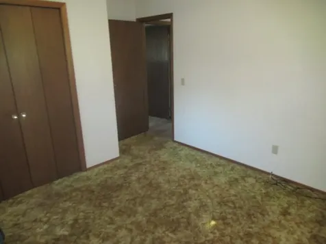 513 S Elizabeth Avenue Hills MN 56138