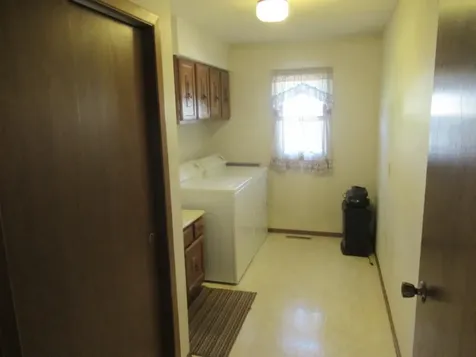 513 S Elizabeth Avenue Hills MN 56138