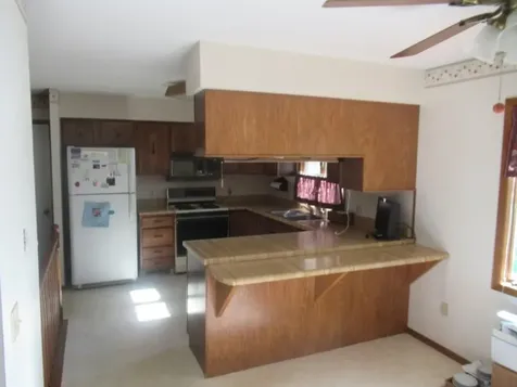513 S Elizabeth Avenue Hills MN 56138