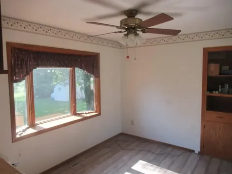 513 S Elizabeth Avenue Hills MN 56138