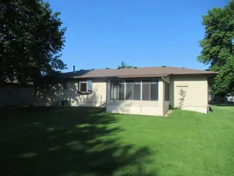 513 S Elizabeth Avenue Hills MN 56138
