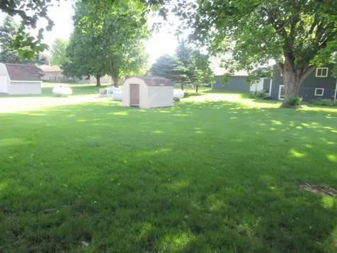 513 S Elizabeth Avenue Hills MN 56138
