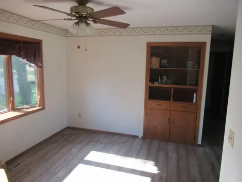 513 S Elizabeth Avenue Hills MN 56138
