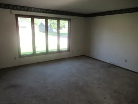 513 S Elizabeth Avenue Hills MN 56138