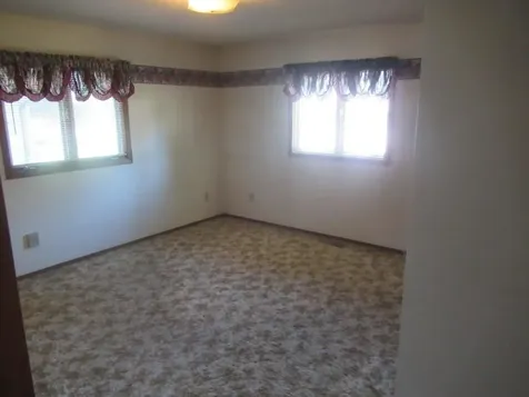 513 S Elizabeth Avenue Hills MN 56138