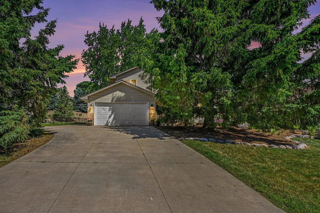 8740 Hillview Drive E Saint Bonifacius MN 55375