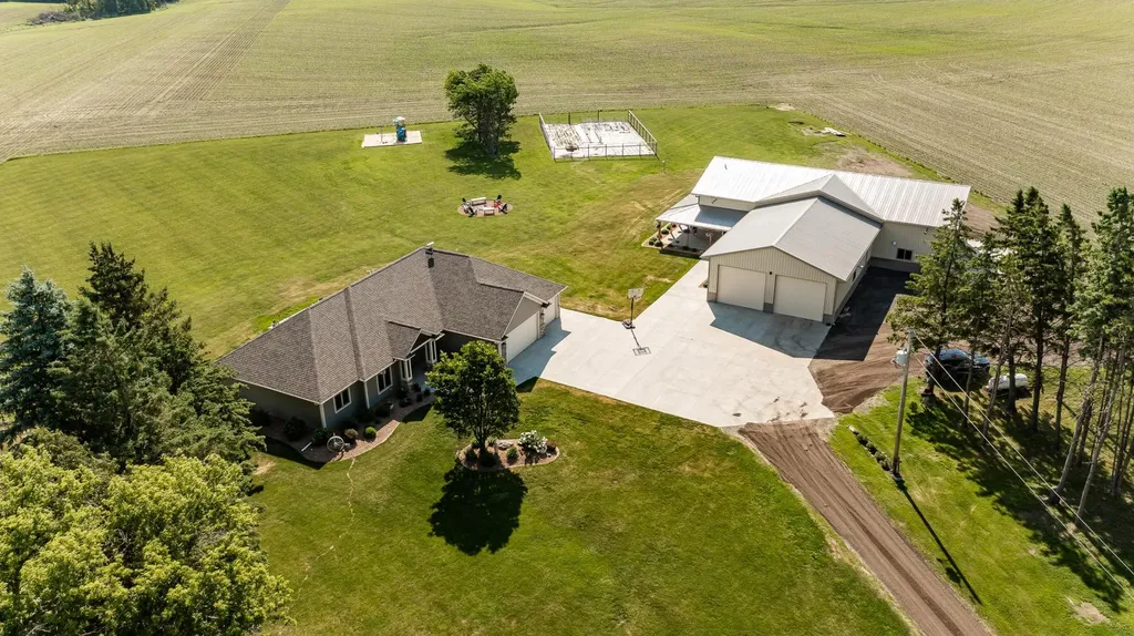 5234 80th Avenue SW Byron MN 55920