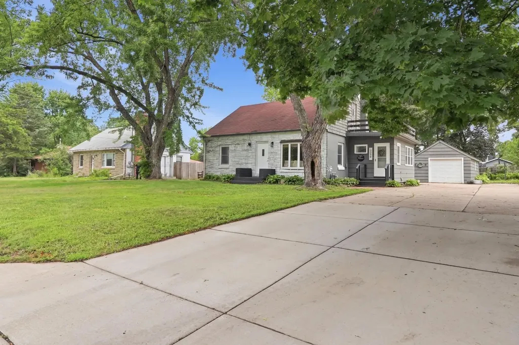 2258 W 105th Street Bloomington MN 55431