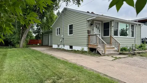 326 Elmwood Avenue S Fargo ND 58103
