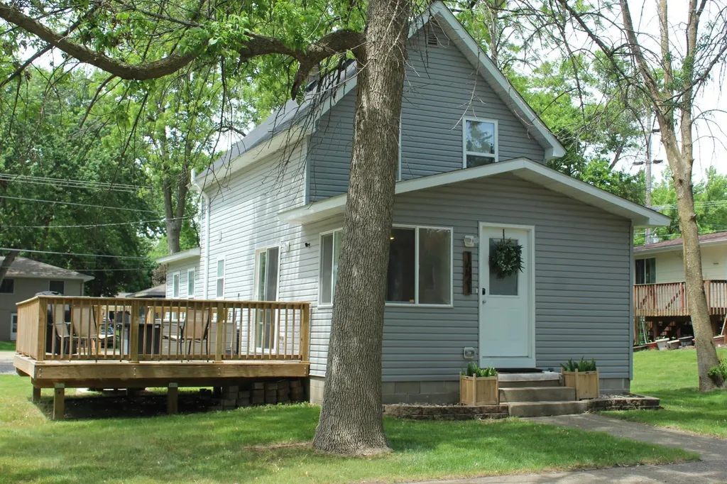 1521 Desoto Avenue N Glencoe MN 55336