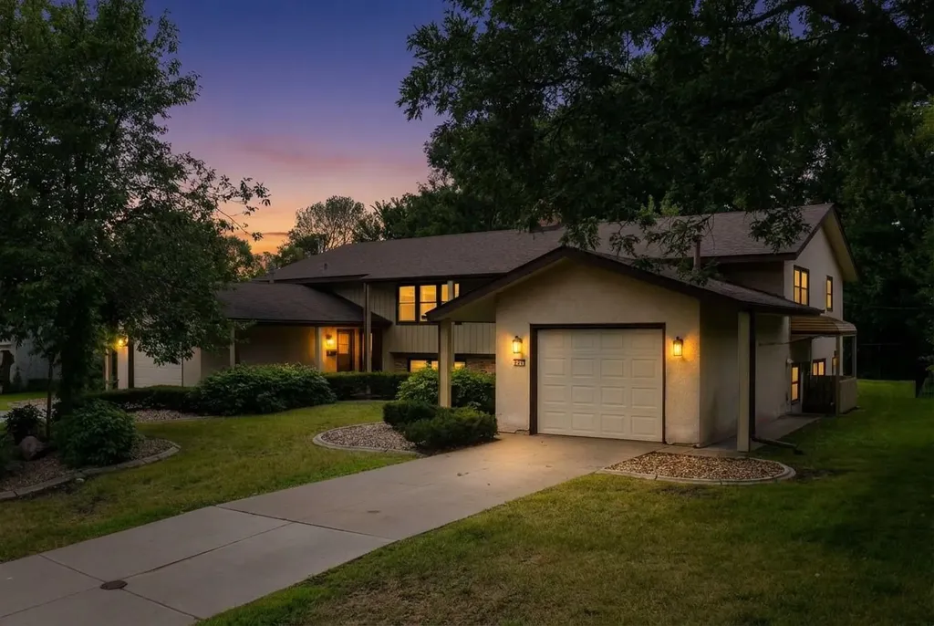 3308 Roosevelt Court NE Saint Anthony MN 55418
