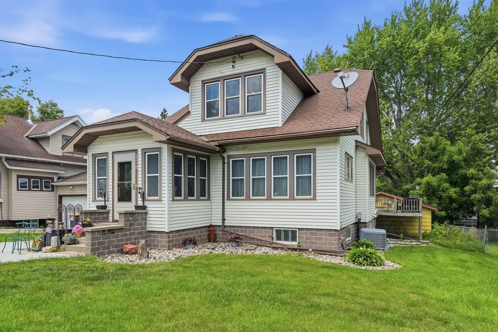 120 Park Place W Norwood Young America MN 55368