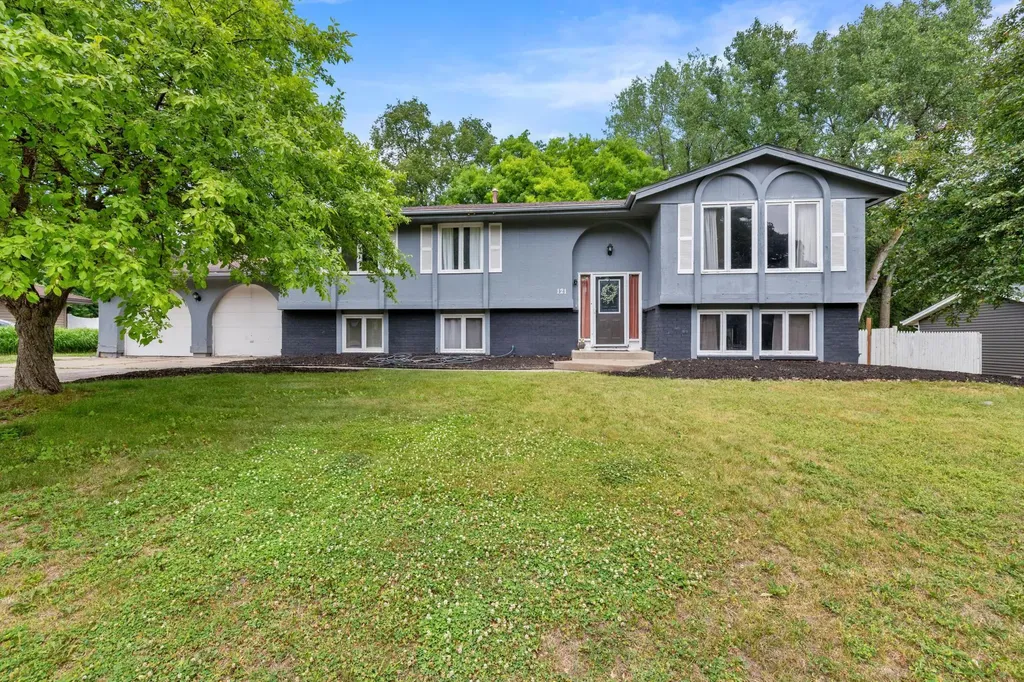 121 Chaparral Drive Apple Valley MN 55124