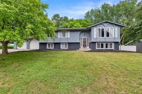 121 Chaparral Drive Apple Valley MN 55124