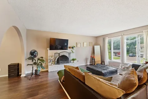 121 Chaparral Drive Apple Valley MN 55124