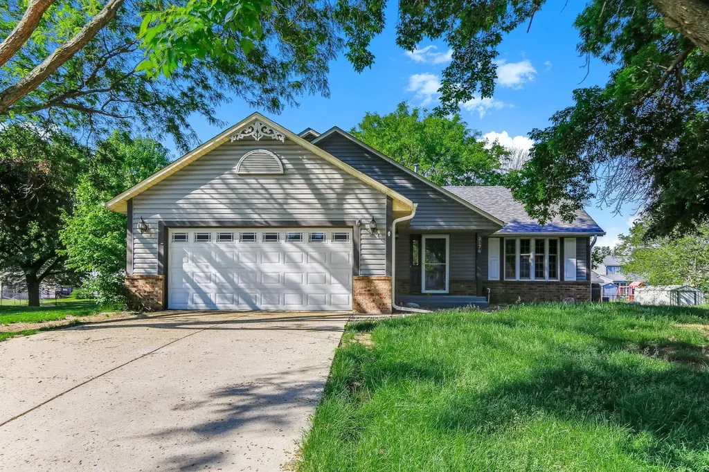 2176 Leyland Alcove Woodbury MN 55125