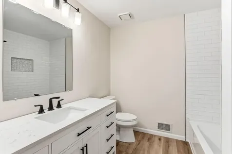 2176 Leyland Alcove Woodbury MN 55125