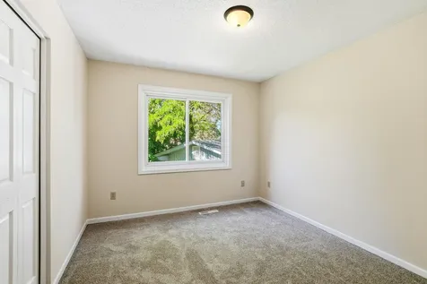 2176 Leyland Alcove Woodbury MN 55125