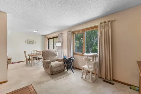 975 Heritage Court E Vadnais Heights MN 55127
