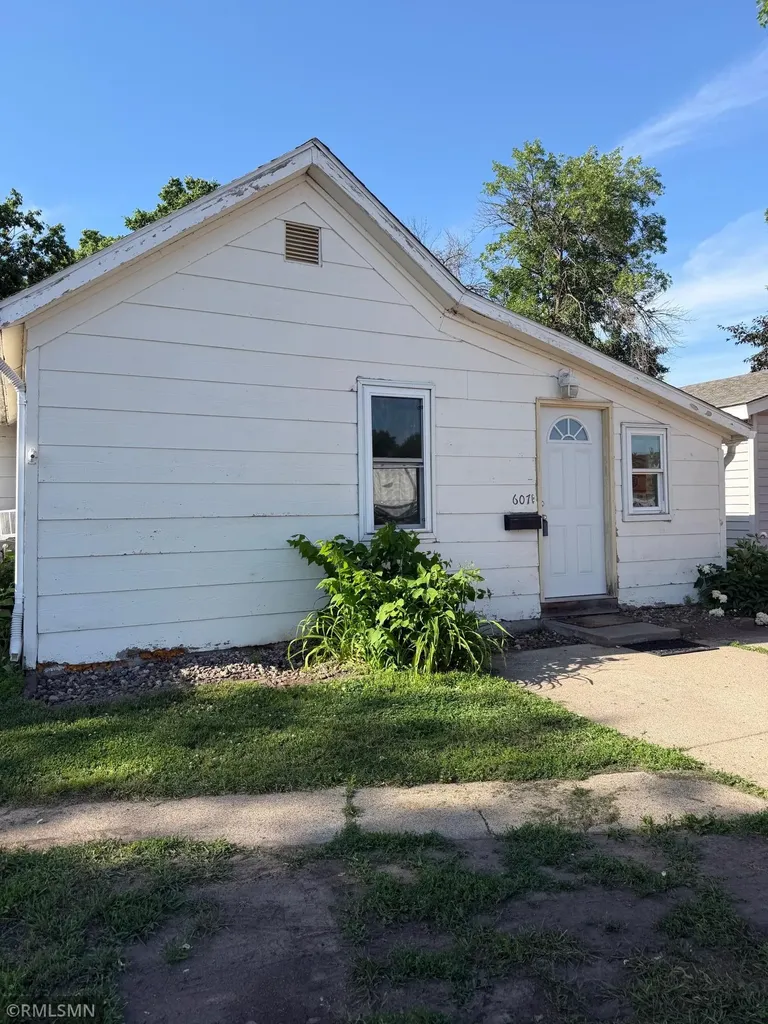 607 1st Avenue E Shakopee MN 55379