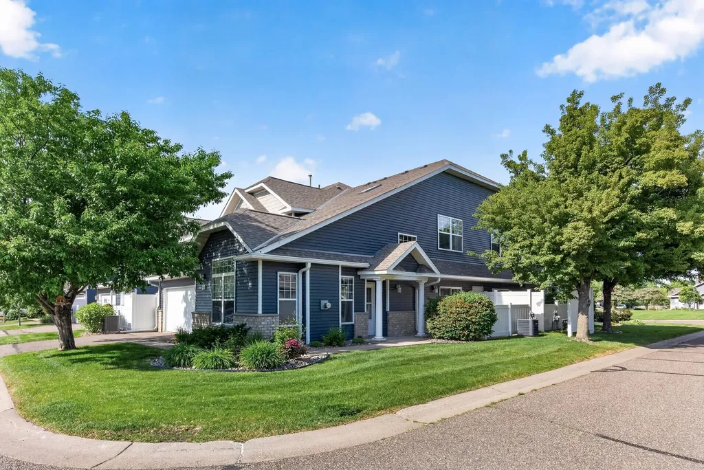 440 Hickory Lane N Oakdale MN 55128