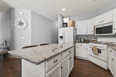 440 Hickory Lane N Oakdale MN 55128