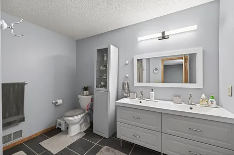 440 Hickory Lane N Oakdale MN 55128