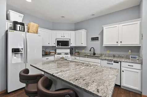 440 Hickory Lane N Oakdale MN 55128